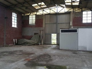 Capannone in Vendita a Massa, zona Marina di Massa, 230'000€, 300 m²