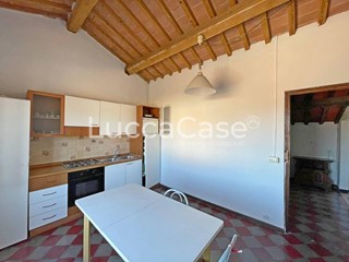Casa Indipendente in Vendita a Lucca, zona San Marco, 650'000€, 400 m²
