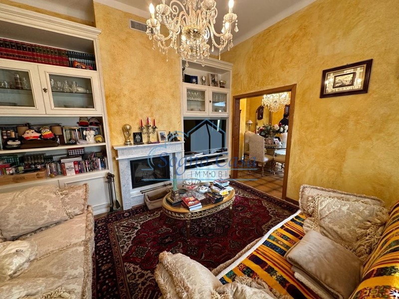 Casa Indipendente in Vendita a Carrara, zona Fossone, 330'000€, 220 m²