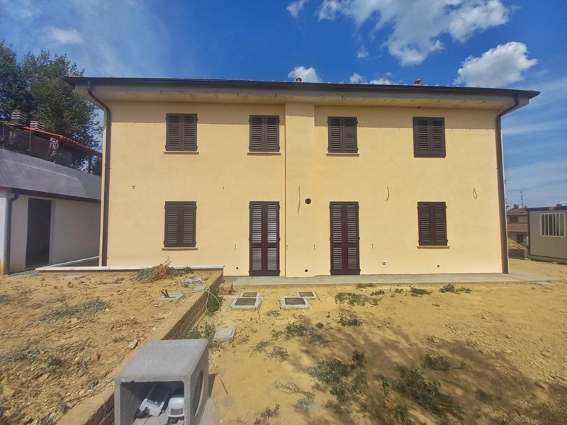 Villa bifamiliare in Vendita a Gambassi Terme, zona Varna, 460'000€, 143 m²