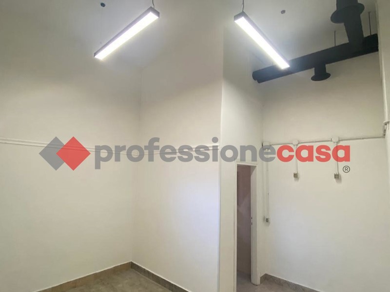 Negozio in Vendita a Pomezia, 110'000€, 112 m²
