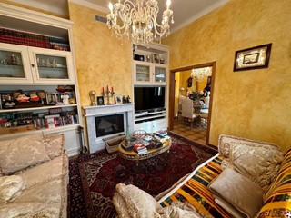 Casa Indipendente in Vendita a Carrara, zona Fossone, 330'000€, 220 m²