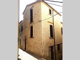 Casa Indipendente in Vendita a Abbateggio, zona Centro, 250 m², arredato