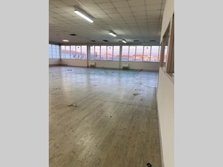 Capannone in Vendita a Empoli, 398'000€, 700 m²