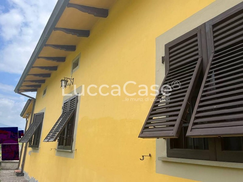 Villa in Vendita a Porcari, 380'000€, 150 m², arredato, con Box