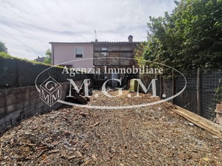 Casa Indipendente in Vendita a Santa Maria a Monte, zona San Donato, 60'000€, 80 m²