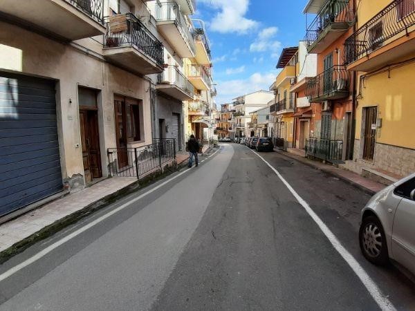 Appartamento in Vendita a Giardini Naxos, zona Naxos Schiso', 99'000€, 124 m², con Box