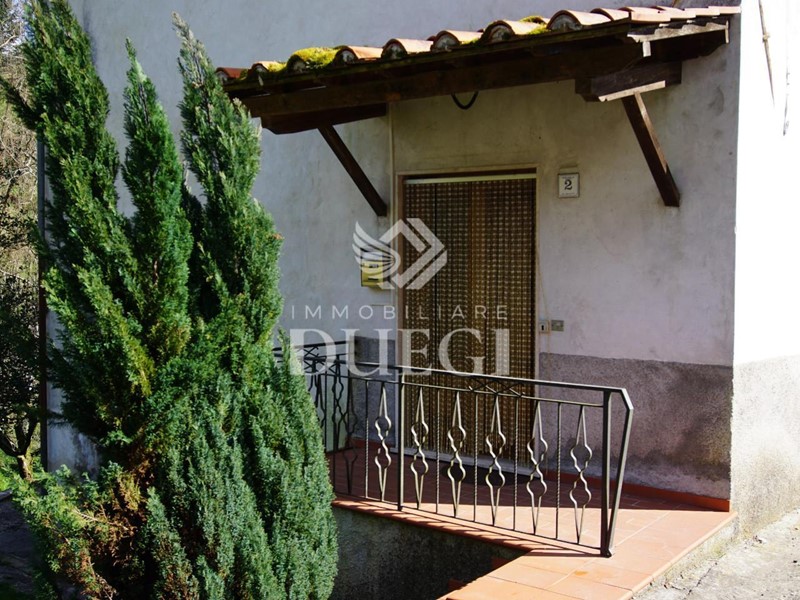 Casa Indipendente in Vendita a Pescaglia, zona Piegaio, 160'000€, 196 m²