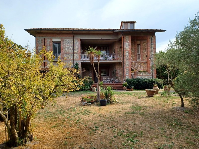 Villa in Vendita a Pisa, zona San Piero a Grado, 650'000€, 270 m²