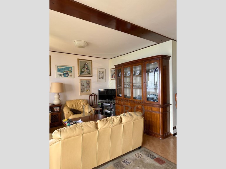 Appartamento in Vendita a Ventimiglia, zona Mortola Superiore, 285'000€, 105 m², con Box