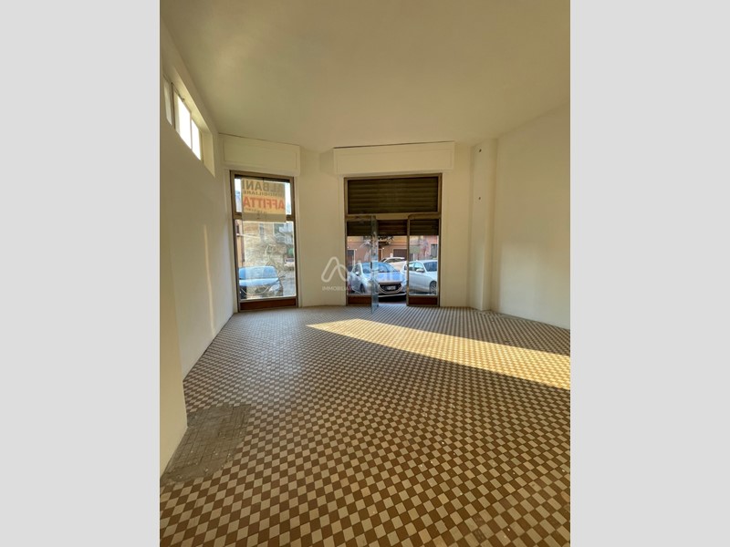 Capannone in Affitto a Arcola, 1'100&euro;, 107 m²