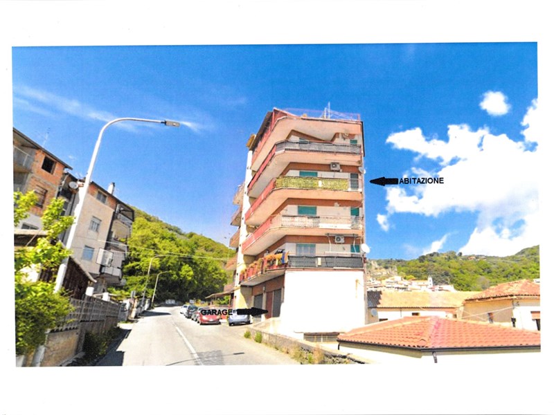 Trilocale in Vendita a Lamezia Terme, zona centro storico, 90'000€, 94 m²