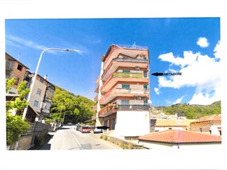 Trilocale in Vendita a Lamezia Terme, zona centro storico, 90'000€, 94 m²