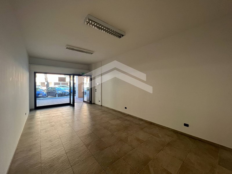 Immobile commerciale in Affitto a Campobasso, zona Vazzieri, 500€, 50 m²