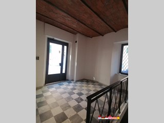 Negozio in Affitto a Carrara, 500€, 50 m²