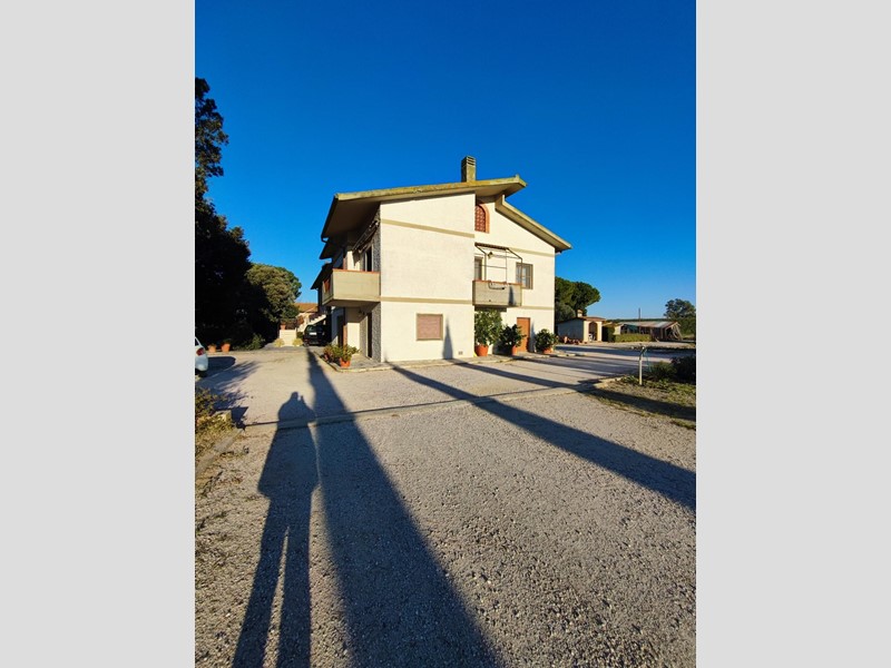 Villetta a schiera in Vendita a Grosseto, zona Voltina - Le Colonne, 360'000€, 200 m², arredato