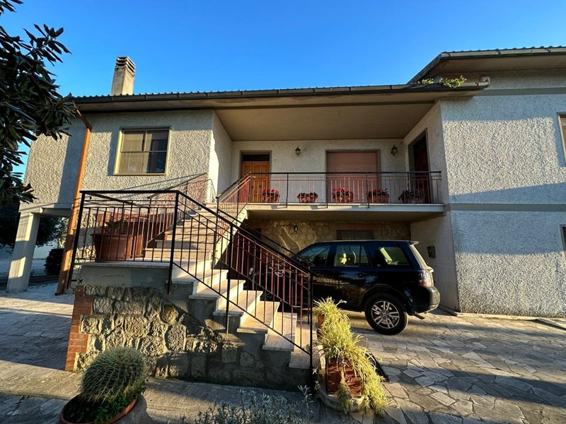 Villetta a schiera in Vendita a Grosseto, zona Voltina - Le Colonne, 300'000€, 240 m², arredato, con Box