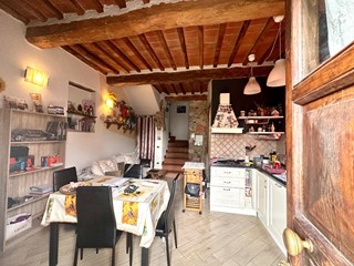 Villetta a schiera in Vendita a Montecarlo, zona San Salvatore, 130'000€, 65 m², arredato