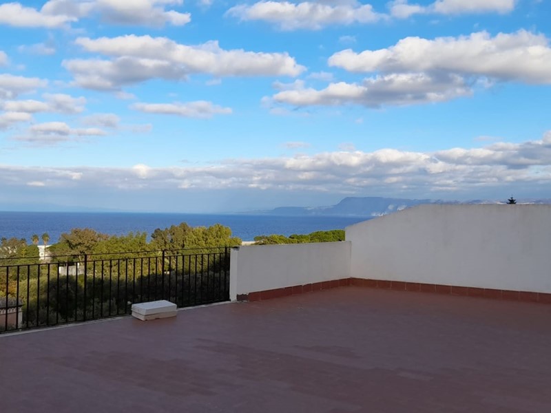 Villa in Vendita a Messina, 370'000€, 358 m²