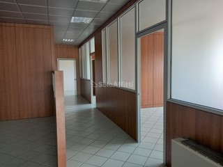 Ufficio in Affitto a Senigallia, 1'800€, 430 m²