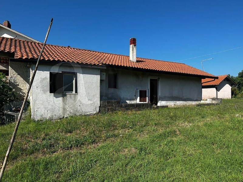 Rustico in Vendita a Colfelice, 40'000€, 104 m², arredato