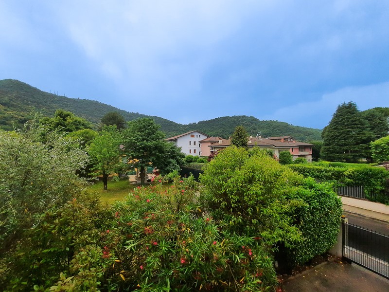 Villa bifamiliare in Vendita a Brescia, zona Costalunga, 695'000€, 230 m²