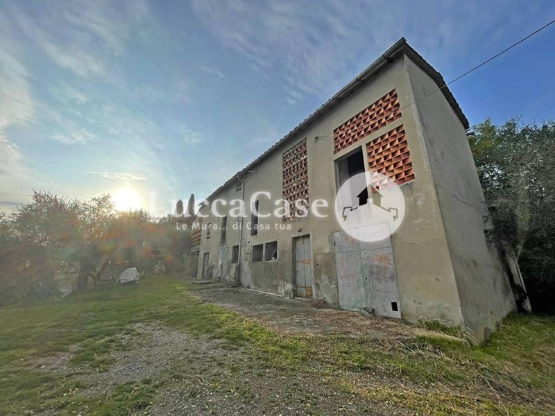 Casa di corte in Vendita a Lucca, zona Pieve Santo Stefano, 64'000€, 126 m²