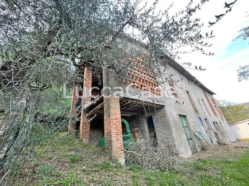Casa di corte in Vendita a Lucca, zona Pieve Santo Stefano, 64'000€, 126 m²