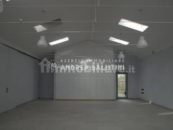 Capannone in Vendita a Casciana Terme Lari, zona Casciana Alta, 1'200'000€, 1175 m²
