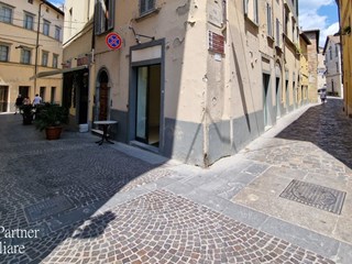 Immobile commerciale in Vendita a Città di Castello, 110'000€, 145 m²