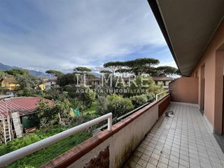 Quadrilocale in Vendita a Massa, zona Marina di Massa, 190'000€, 65 m², arredato