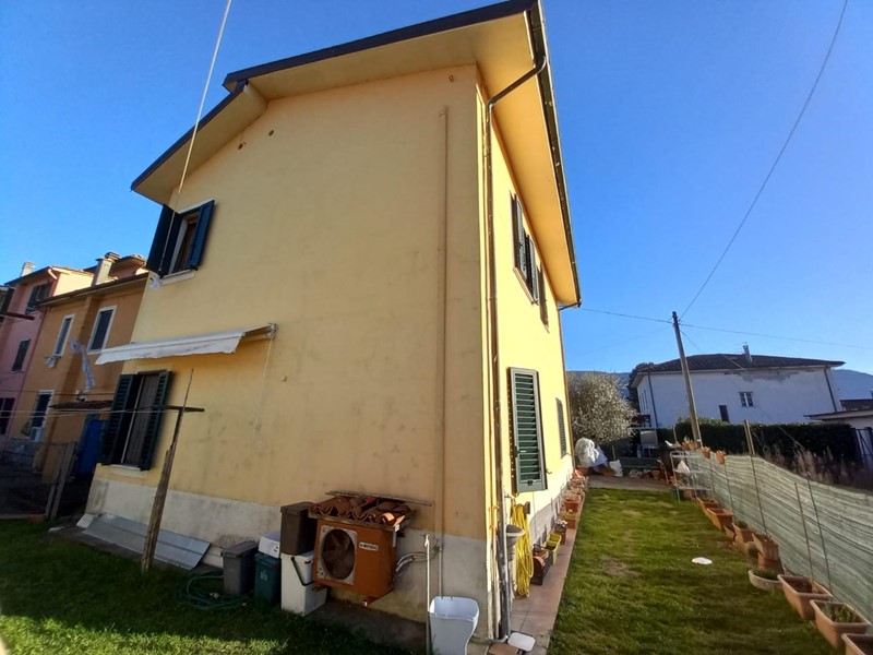 Appartamento in Vendita a Lucca, zona Santa Maria a Colle, 155'000€, 100 m², arredato, con Box