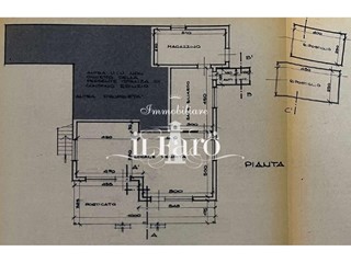 Villa in Vendita a Massarosa, 330'000€, 280 m²