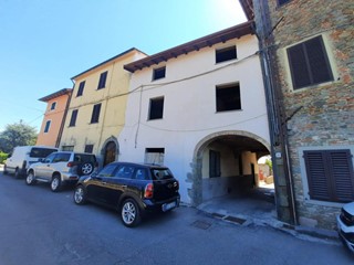 Casa Indipendente in Vendita a Pescia, zona Veneri, 80'000€, 210 m², con Box