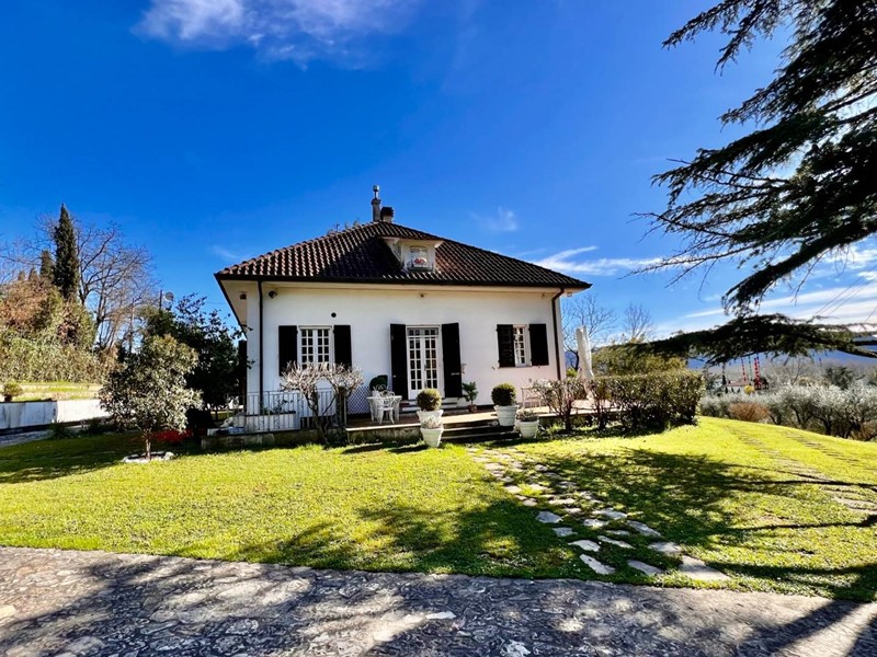 Villa in Vendita a Lucca, zona Sant'Alessio, 1'350'000€, 600 m²
