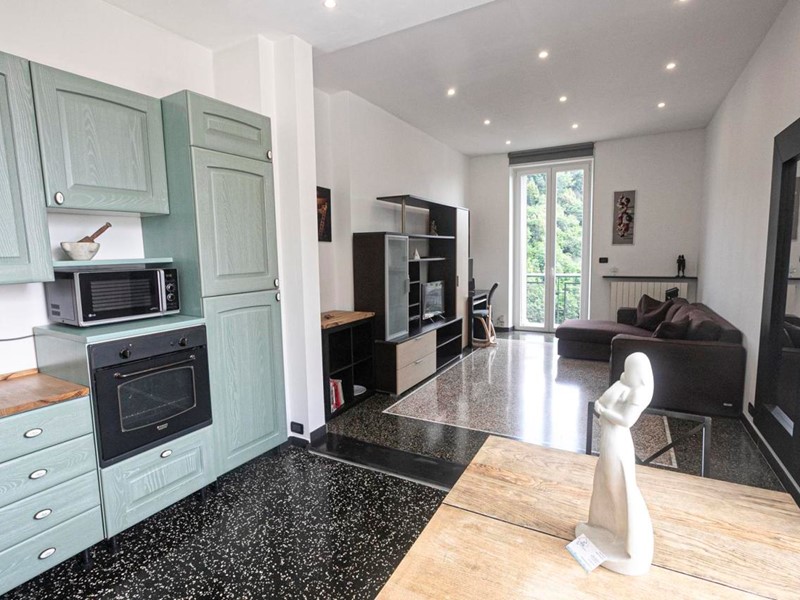 Appartamento in Vendita a Genova, zona Sestri Ponente, 69'000€, 64 m²