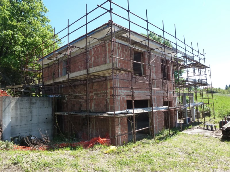 Casa Indipendente in Vendita a Campomorone, 150'000€, 240 m²