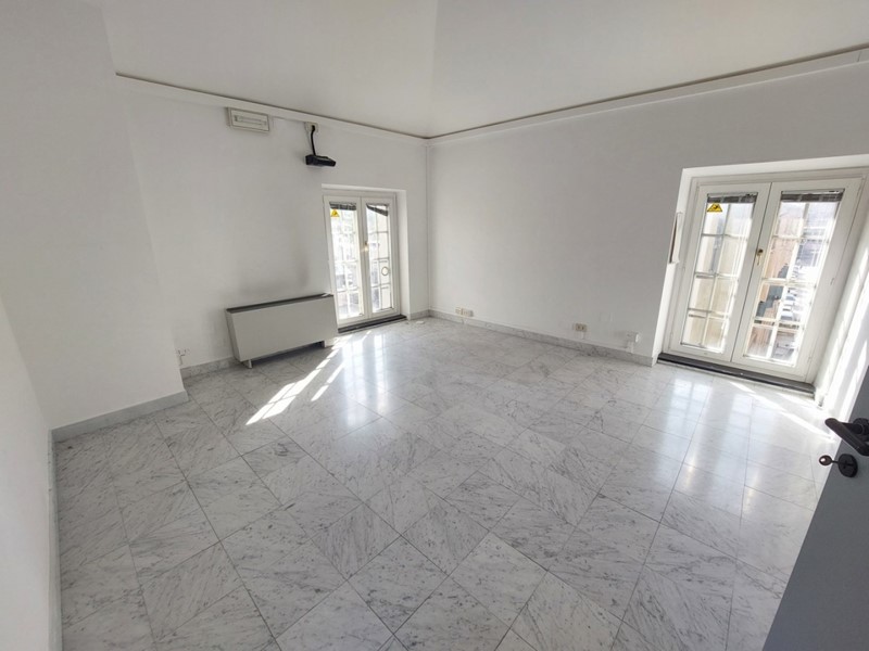 Ufficio in Affitto a Genova, zona Darsena-Acquario-Caricamento, 1'800€, 129 m²