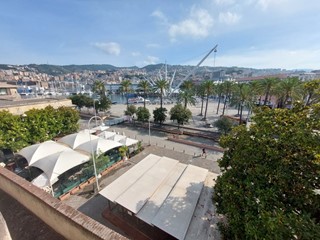 Ufficio in Affitto a Genova, zona Darsena-Acquario-Caricamento, 1'800€, 129 m²