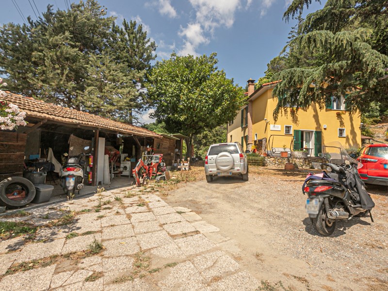 Casa Indipendente in Vendita a Serra Riccò, 420'000€, 200 m²