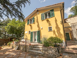 Casa Indipendente in Vendita a Serra Riccò, 420'000€, 200 m²