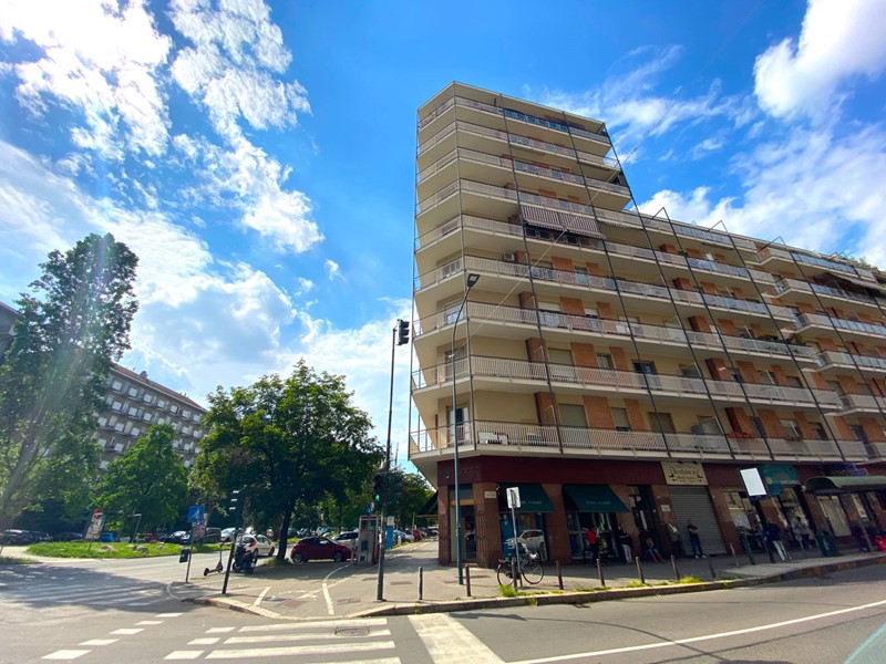 Appartamento in Vendita a Torino, zona Santa Rita, 205'000€, 140 m²