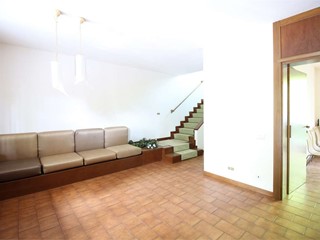 Villetta a schiera in Vendita a Bientina, zona Quattro Strade, 220'000€, 170 m², con Box