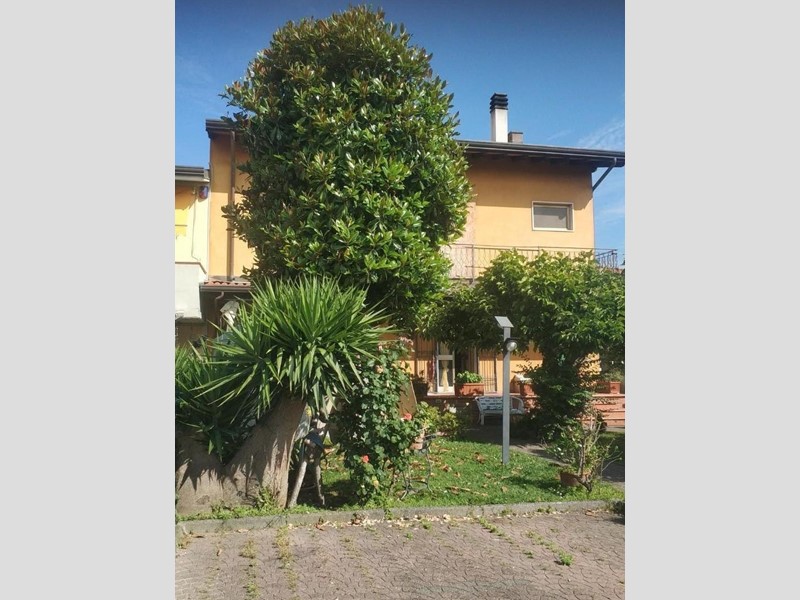 Casa Semi Indipendente in Vendita a Massa, zona Marina di Massa, 590'000€, 200 m²