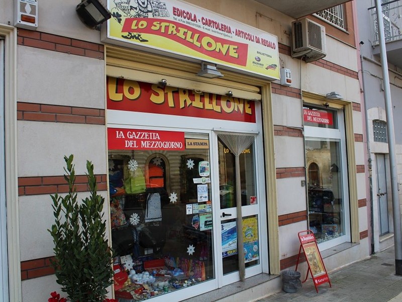 Negozio in Vendita a Canosa di Puglia, 109'000€, 55 m²