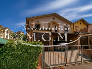 Villetta a schiera in Vendita a Santa Maria a Monte, zona Montecalvoli Alto, 350'000€, 112 m², con Box