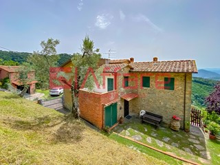 Casa di corte in Vendita a Marliana, 395'000€, 500 m²