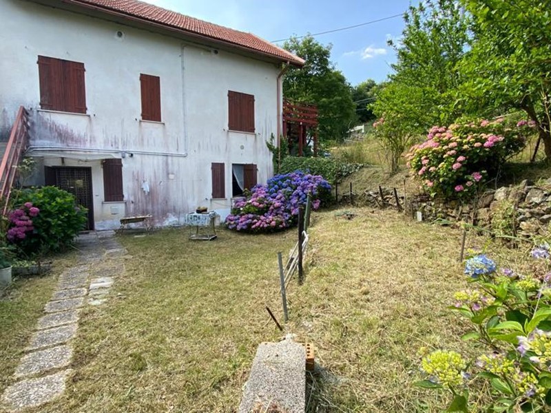 Trilocale in Vendita a Urbe, 45'000€, 50 m², arredato, con Box