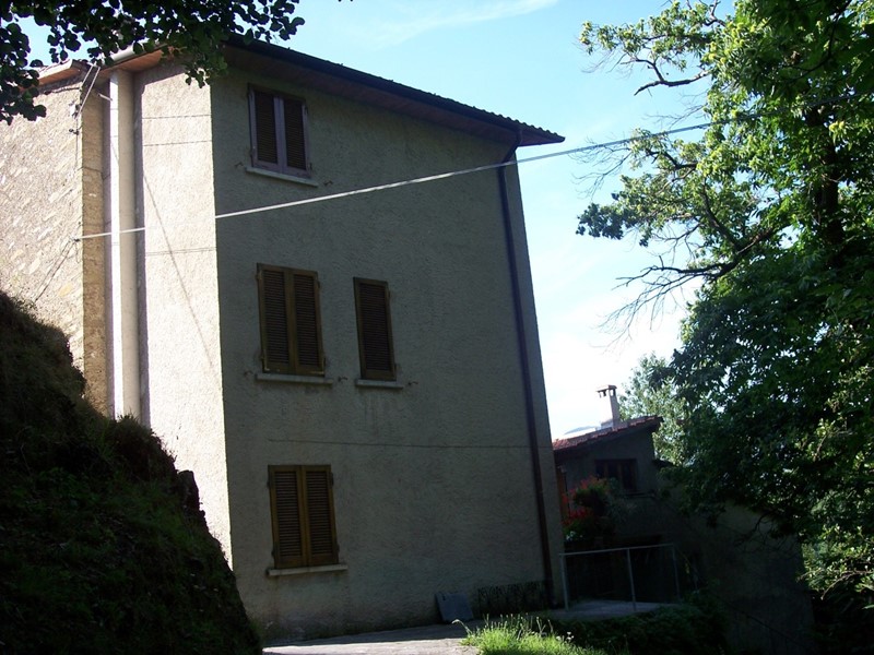 Casa Semi Indipendente in Vendita a Stazzema, zona Pruno, 160'000€, 90 m², arredato