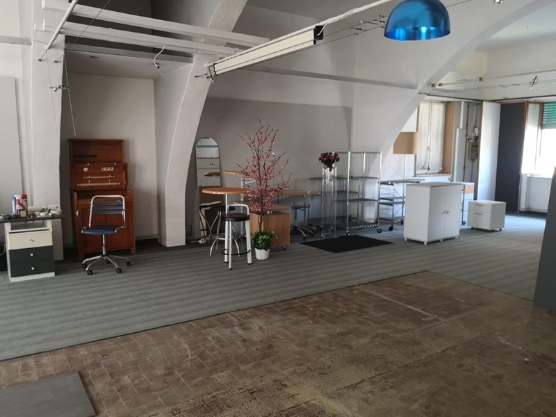 Immobile commerciale in Vendita a Arcola, zona Romito Magra, 150'000€, 150 m²